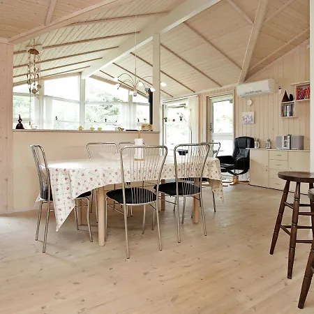 Three-bedroom Holiday In Vaeggerlose 41