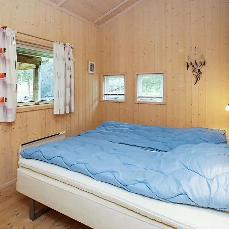 Three-bedroom Holiday In Vaeggerlose 41 * Bøtø By