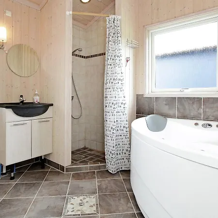 Three-bedroom Holiday In Vaeggerlose 41 Bøtø By